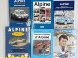 quatre livres sur les Alpes, les Alpes et encore les Alpes, tous en bleu et blanc
