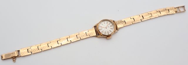 LIP. Montre de dame en or 18 carats 750 millièmes, cadran rond (b...
