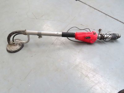 a red and black blower sitting on the floor next to a wren