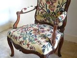 a chair that is sitting in the corner of a room
