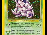 une photo d'une carte sur laquelle figure un personnage de Pokémon