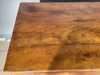 Commode rectangulaire en noyer et placage de noyer ouvrant à… (photo 3)