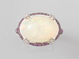 une bague en oplite et diamants, par van cleef