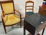 two chairs and a table in a room with a white wall