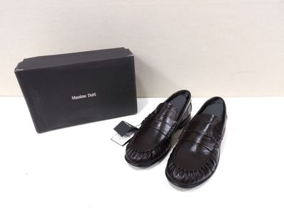 mocassins en cuir marron pour homme, avec une boîte et une paire de chaussures