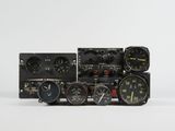 une image représentant un ensemble d'instruments empilés les uns sur les autres