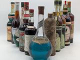 des bouteilles d'alcool alignées en rang sur une surface blanche