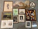 beaucoup de photos encadrées et de photos posées par terre