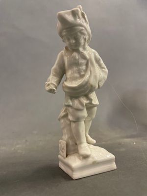 BERLIN Sujet en porcelaine le petit semeur H : 11.5 cm - Photo 1