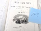 un livre ouvert sur lequel est collé un autocollant bleu