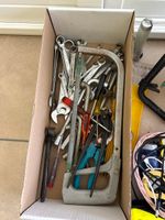 Lot de petit outillage (clés, scie, tournevis, sécateur) et … (photo 5)