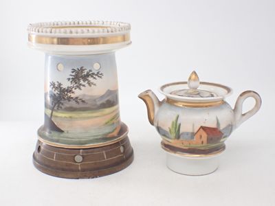 Tisanière en porcelaine à décor de paysages, H.