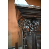 MEUBLE A 2 CORPS LOUIS XIII en noyer à décor sculpté de vola… (photo 5)