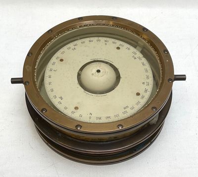 Boussole de marine en laiton gravée A 9357, cadran marqué Ob…