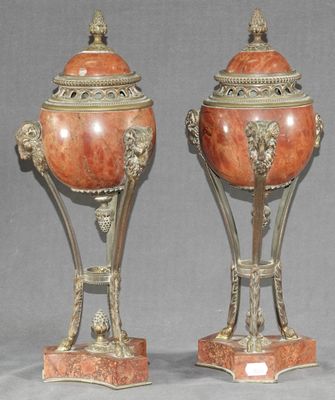 deux vases superposés