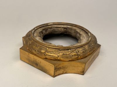 an image of a gold plate with a ring on top of it
