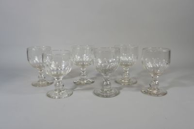 Suite de 6 verres à pied en verre.