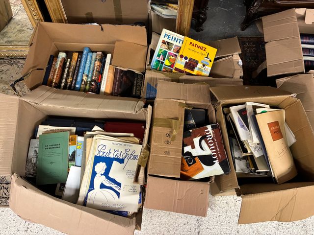 Lot de 5 cartons dont livres sur l’art, partitions de musique, la...