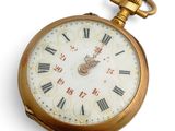 une montre de poche en or avec des chiffres romains