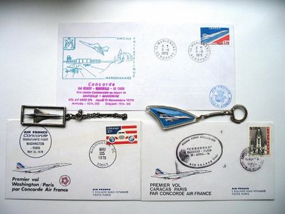 une paire de ciseaux posée sur une feuille de papier