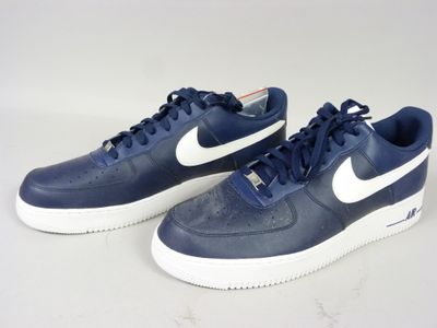 La Nike Air Force 1 Low se décline dans un coloris bleu et blanc