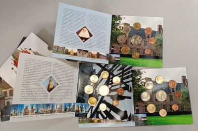 NUMISMATIE - BELGIQUE 2 livrets Euro FDC 2006 de 1ct à 2€ 1 …