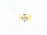 une bague en or jaune et en or blanc sertie de diamants