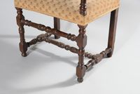 Chaise à bras en noyer tourné, les pieds réunis par une entr… (photo 2)