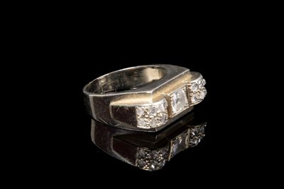 Bague tank en or blanc 18K (750/1000) ornée au centre d'un diamant pes - Photo 1