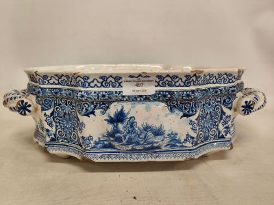 Delft (?), jardinière de table tripode en faïence à décor en…