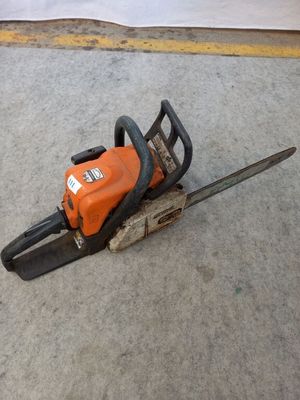 a chainsaw sitting on the ground on the ground