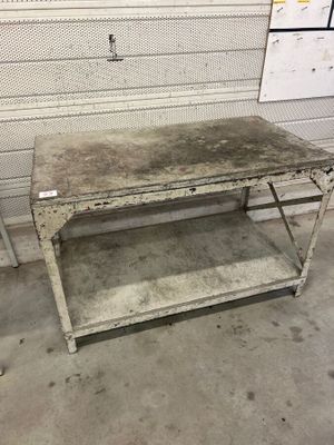 1 établi métal plateau bois avec tablette inférieure Dim.