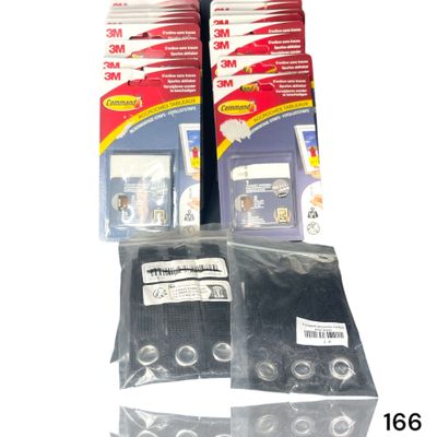 deux paquets de vis et un sachet de vis