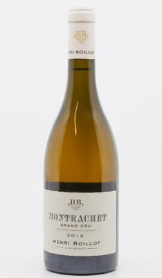 une bouteille de vin posée sur une table