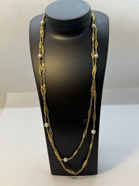 Collier double rangs en or à mailles navette alternée de perles de culture Lg. 46 cm Poids brut : 20,7g (doit au cont...