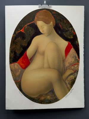 une image représentant un tableau d'une femme nue assise sur un canapé