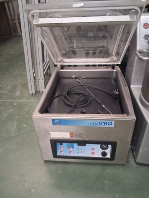 l'image d'une machine posée sur le sol
