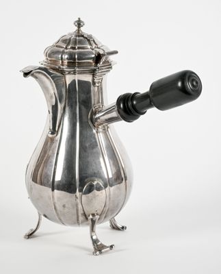 Chocolatière en argent de forme balustre à décor côtelé. Pri… - Photo 1