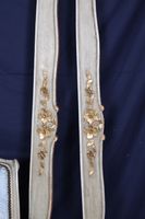 Lit une place de style Louis XV, comprenant une tête de lit,… (photo 3)
