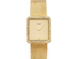 une montre-bracelet en or 18 carats avec une lunette sertie de diamants