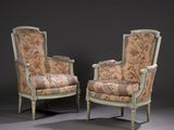 paire de fauteuils rembourrés de style Louis XVI
