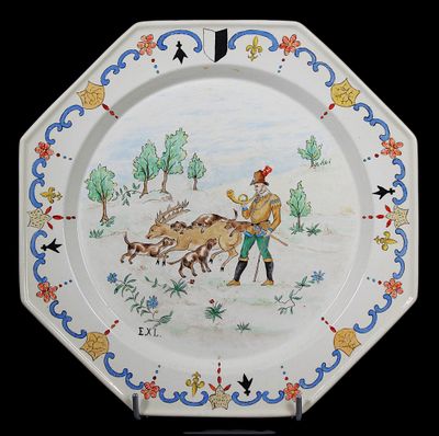 une assiette avec l'image d'un homme et d'un chien