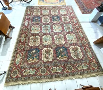 Très grand tapis d'orient à décor d'oiseaux branchés et de v…