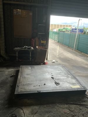 an image of a metal platform in a garage