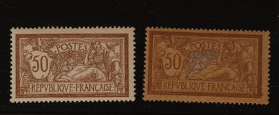 deux timbres représentant un lion sur fond noir