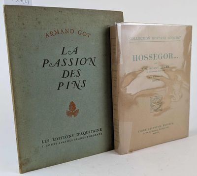 deux livres posés côte à côte sur une table