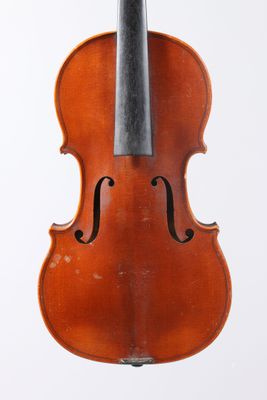 un vieux violon sur fond blanc