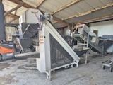 une machine qui se trouve à l'intérieur d'un bâtiment