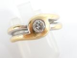 an image of a gold and silver ring with a diamond on top