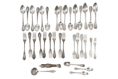 an assortment of silverware including spoons, forks and spoons